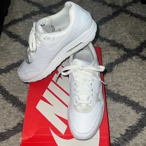 Nike Womens Air Max 1